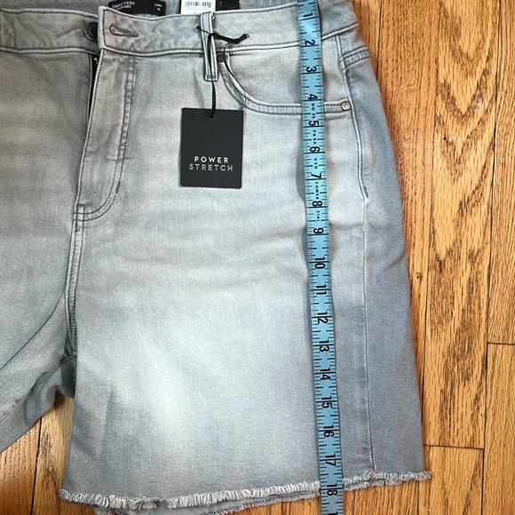 Simply Vera Vera Wang High Rise GreyStone Frayed Hem size 16 Shorts - Picture 12 of 14